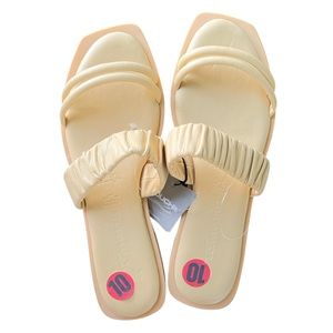 NEW Tamaris Buttery Soft Leather Sandals Butter Yellow Square Toe Sz 10 NWT